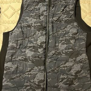 Perry Ellis Gray Camouflage Vest